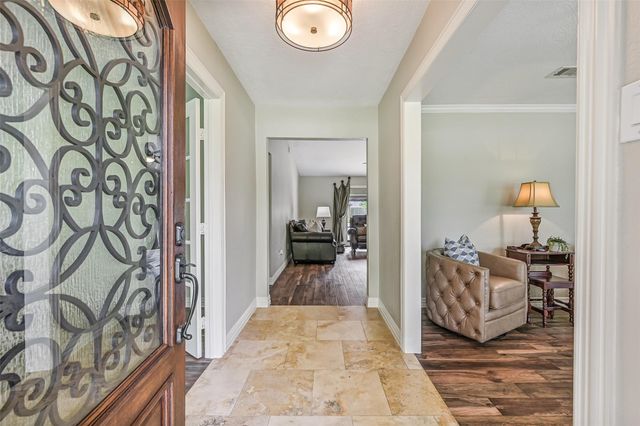 705 W Edgewood Drive, Friendswood, TX 77546