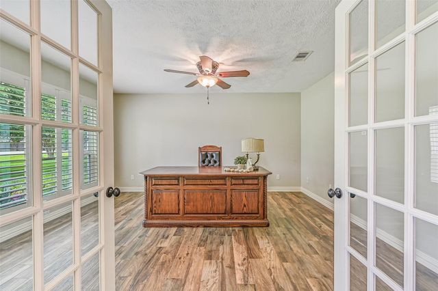 705 W Edgewood Drive, Friendswood, TX 77546