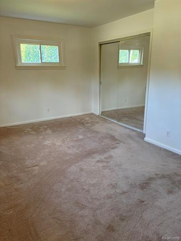 32223 Woodbrook Drive, Wayne, MI 48184