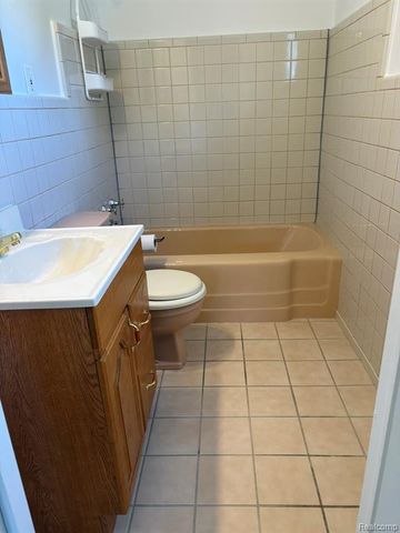 32223 Woodbrook Drive, Wayne, MI 48184