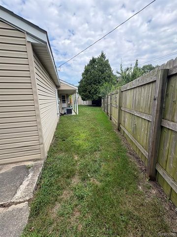 32223 Woodbrook Drive, Wayne, MI 48184
