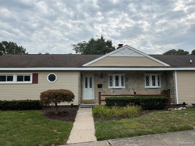 32223 Woodbrook Drive, Wayne, MI 48184