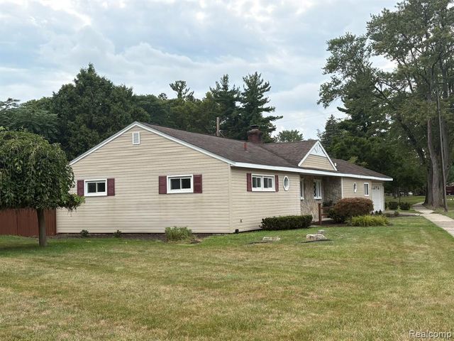 32223 Woodbrook Drive, Wayne, MI 48184