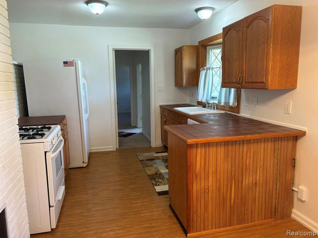 32223 Woodbrook Drive, Wayne, MI 48184