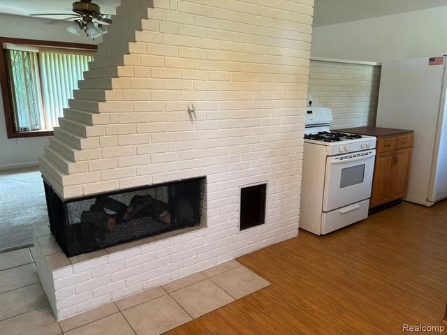 32223 Woodbrook Drive, Wayne, MI 48184