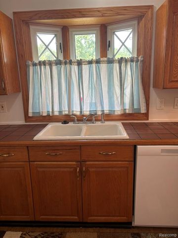 32223 Woodbrook Drive, Wayne, MI 48184
