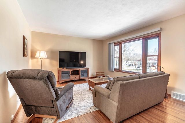 410 E Saint Charles Avenue, Fergus Falls, MN 56537