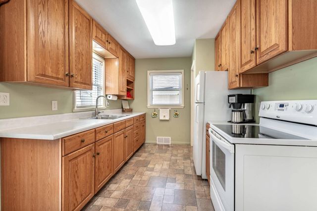 410 E Saint Charles Avenue, Fergus Falls, MN 56537