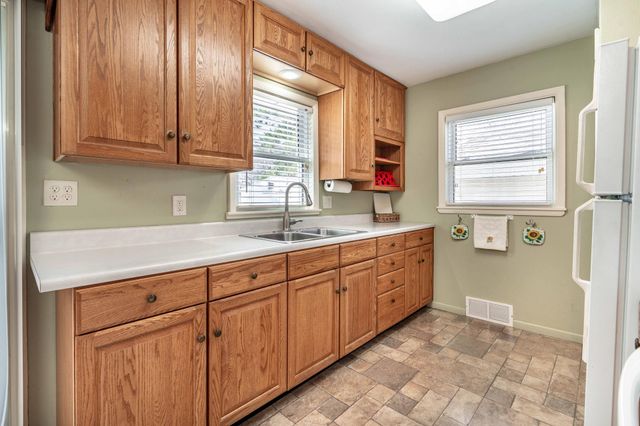 410 E Saint Charles Avenue, Fergus Falls, MN 56537