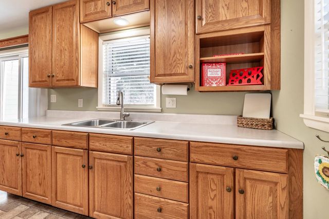 410 E Saint Charles Avenue, Fergus Falls, MN 56537