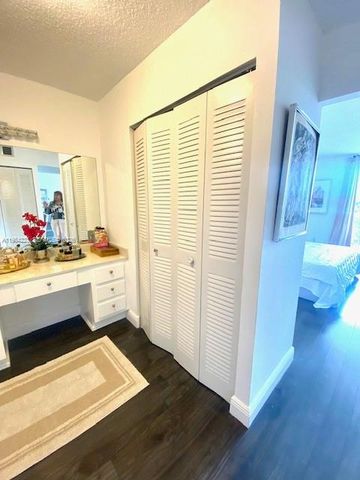 3701 N Country Club Drive 504, Aventura, FL 33180
