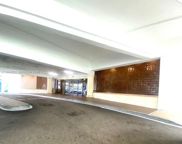 3701 N Country Club Drive 504, Aventura, FL 33180