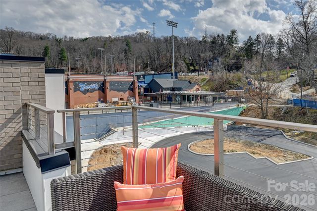1 Bauhaus Court, Asheville, NC 28801