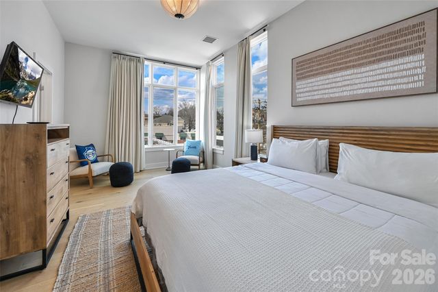 1 Bauhaus Court, Asheville, NC 28801