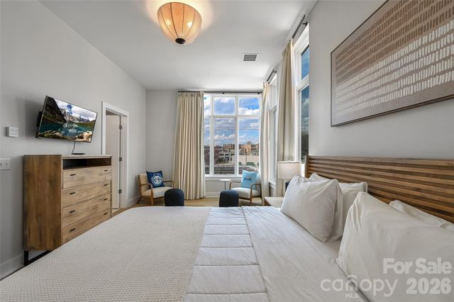 1 Bauhaus Court, Asheville, NC 28801