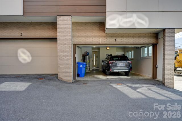 1 Bauhaus Court, Asheville, NC 28801