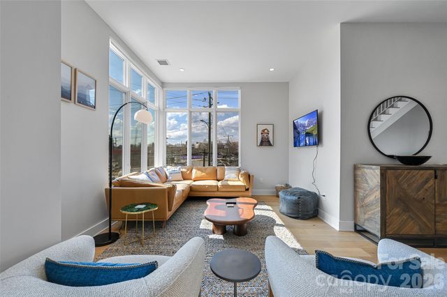 1 Bauhaus Court, Asheville, NC 28801