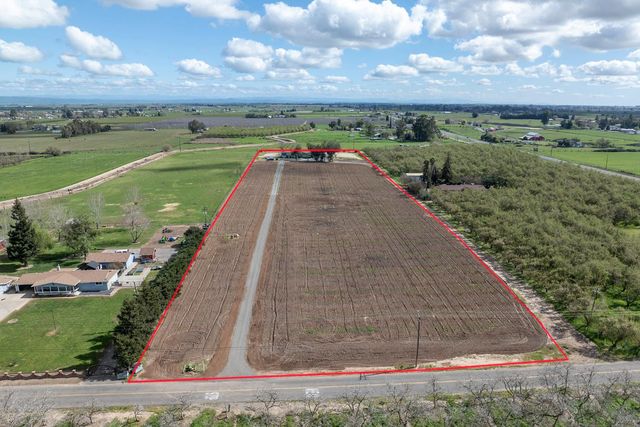 10606 Pioneer Ave, Oakdale, CA 95361