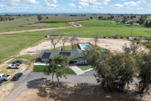 10606 Pioneer Ave, Oakdale, CA 95361