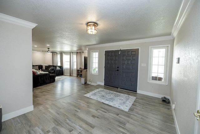 10606 Pioneer Ave, Oakdale, CA 95361