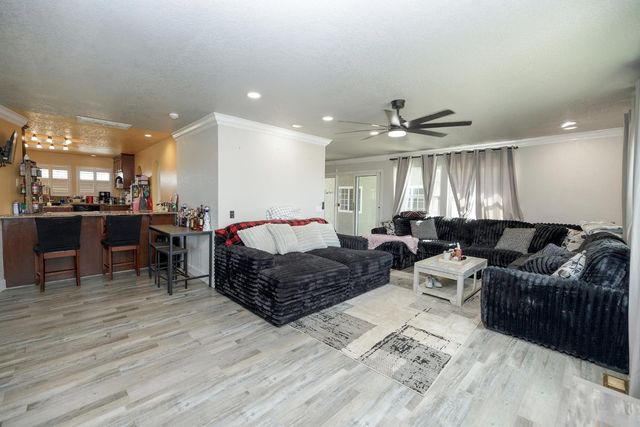 10606 Pioneer Ave, Oakdale, CA 95361