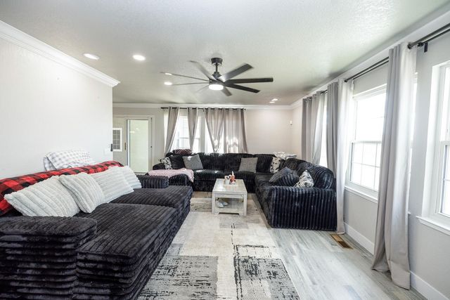 10606 Pioneer Ave, Oakdale, CA 95361