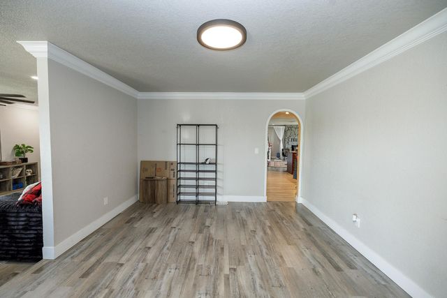 10606 Pioneer Ave, Oakdale, CA 95361