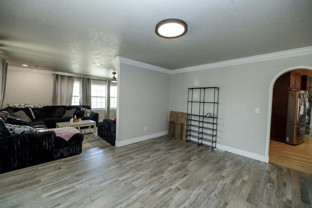 10606 Pioneer Ave, Oakdale, CA 95361