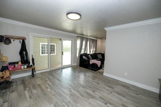 10606 Pioneer Ave, Oakdale, CA 95361