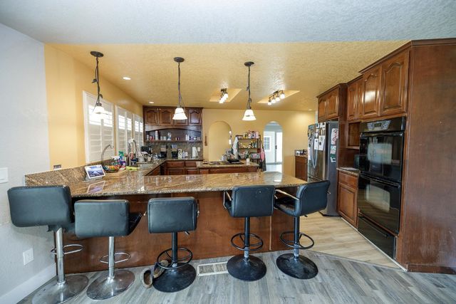 10606 Pioneer Ave, Oakdale, CA 95361