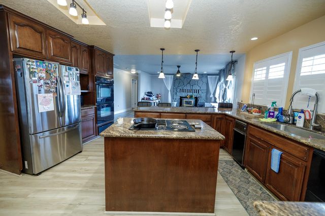 10606 Pioneer Ave, Oakdale, CA 95361