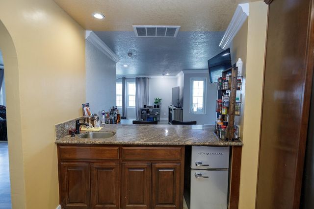 10606 Pioneer Ave, Oakdale, CA 95361