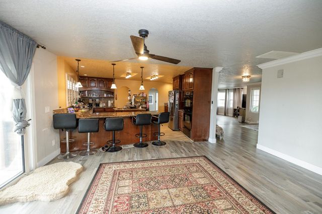 10606 Pioneer Ave, Oakdale, CA 95361