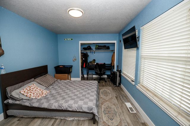 10606 Pioneer Ave, Oakdale, CA 95361