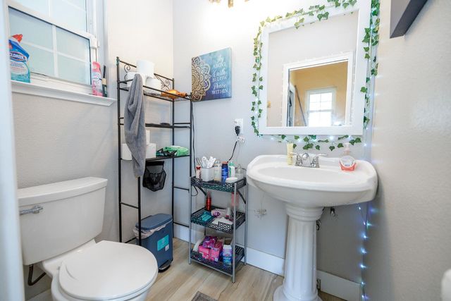 10606 Pioneer Ave, Oakdale, CA 95361