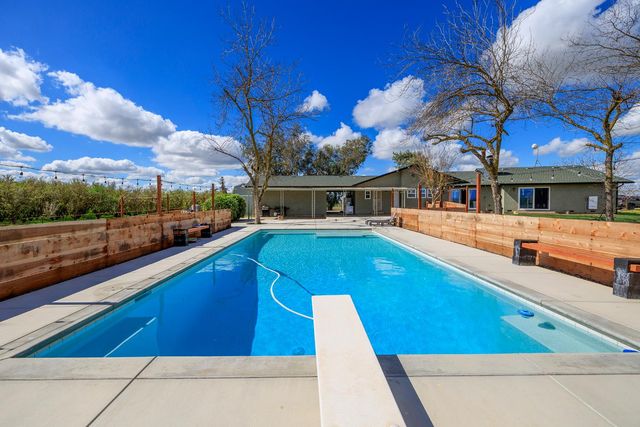 10606 Pioneer Ave, Oakdale, CA 95361