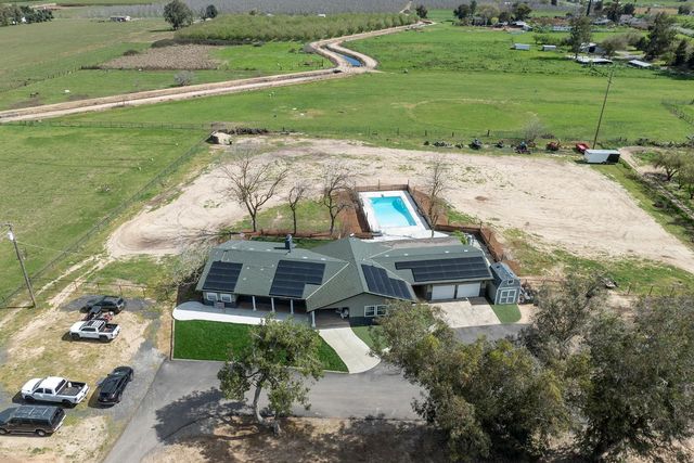 10606 Pioneer Ave, Oakdale, CA 95361