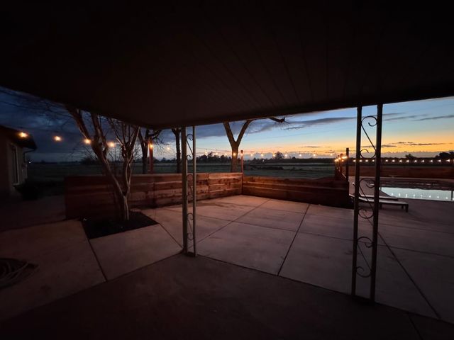 10606 Pioneer Ave, Oakdale, CA 95361