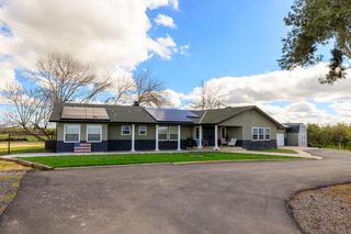 10606 Pioneer Ave, Oakdale, CA 95361