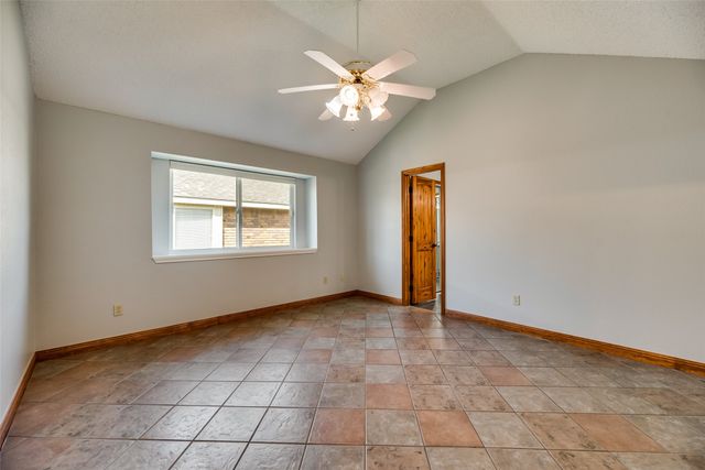 1307 E Branch Hollow Drive, Carrollton, TX 75007