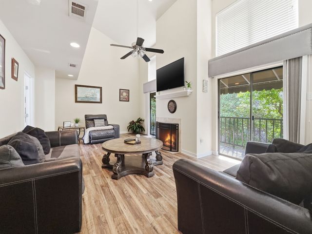 4402 Holland Avenue 202, Dallas, TX 75219