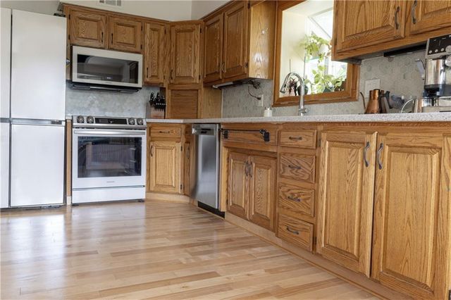 213 NW ASPEN Street, Lee's Summit, MO 64064