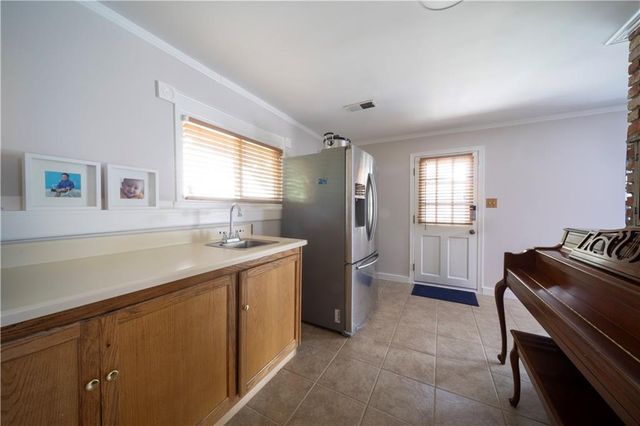 213 NW ASPEN Street, Lee's Summit, MO 64064