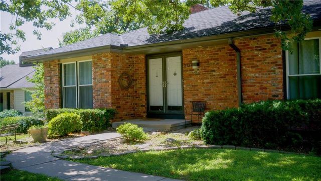 213 NW ASPEN Street, Lee's Summit, MO 64064