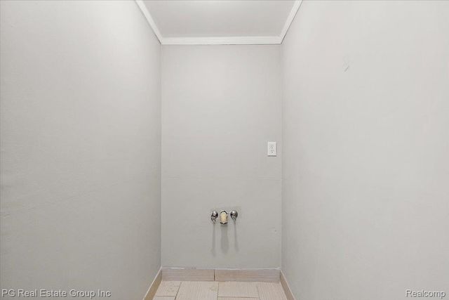 1432 Oakbrook E, Rochester Hills, MI 48307