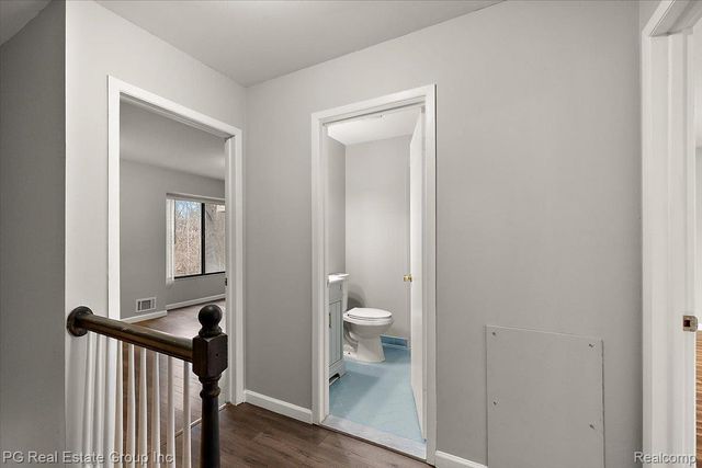 1432 Oakbrook E, Rochester Hills, MI 48307