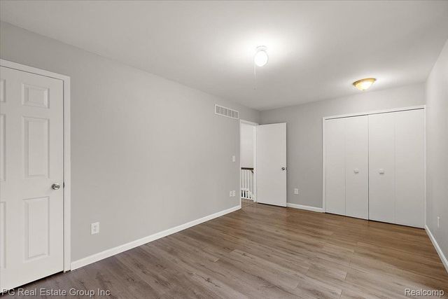 1432 Oakbrook E, Rochester Hills, MI 48307