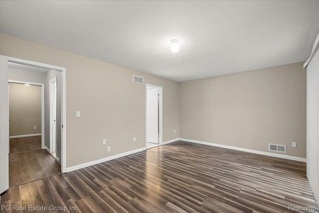 1432 Oakbrook E, Rochester Hills, MI 48307