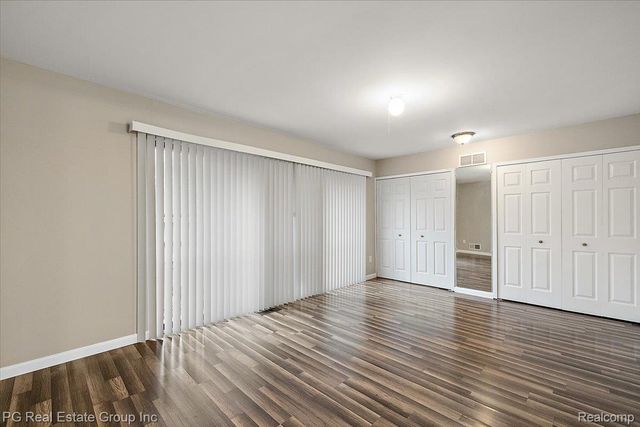 1432 Oakbrook E, Rochester Hills, MI 48307