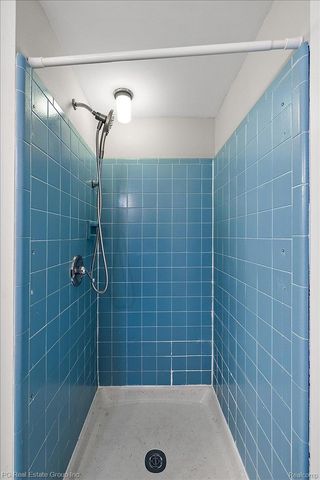 1432 Oakbrook E, Rochester Hills, MI 48307